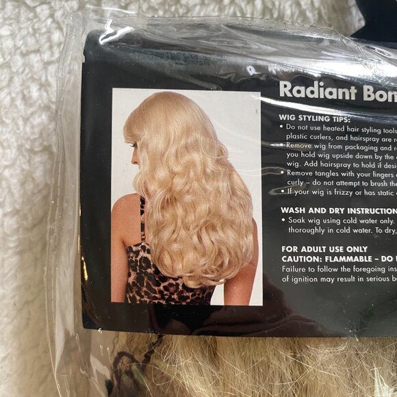 Blonde Sideswept Bombshell Wig – Spirit Halloween - Picture 4 of 7